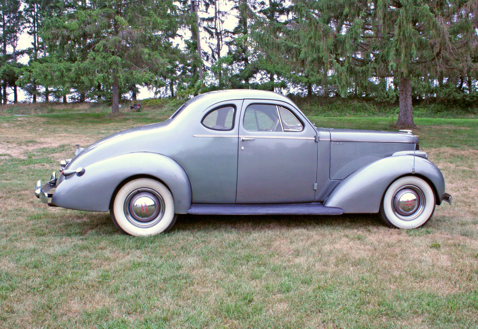 1938 Studebaker President - side view