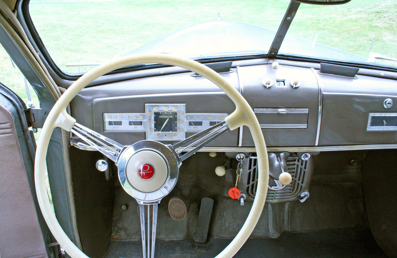 1938 Studebaker President - engine